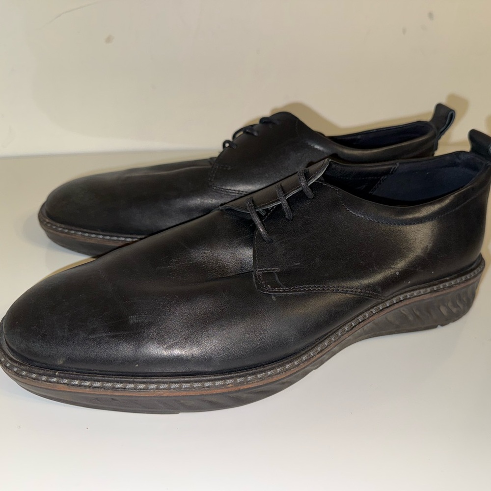 ECCO MEN’S BLACK ST1 BLACK LEATHER LACED  OXFORDS SZ 43 US SZ 9
